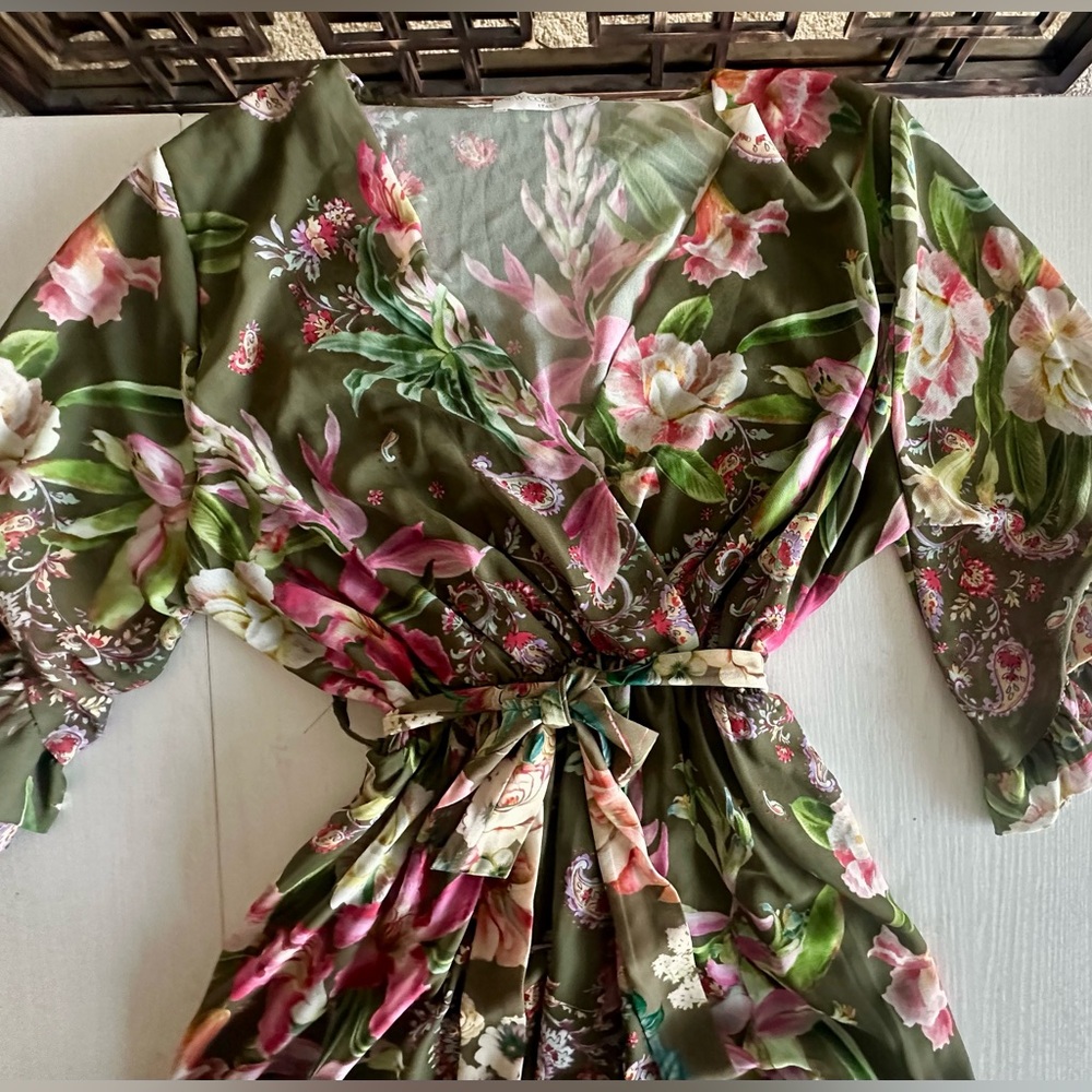 Floral Wrap Dress with Ruffled Sleeves - size M - Picture 3 of 6